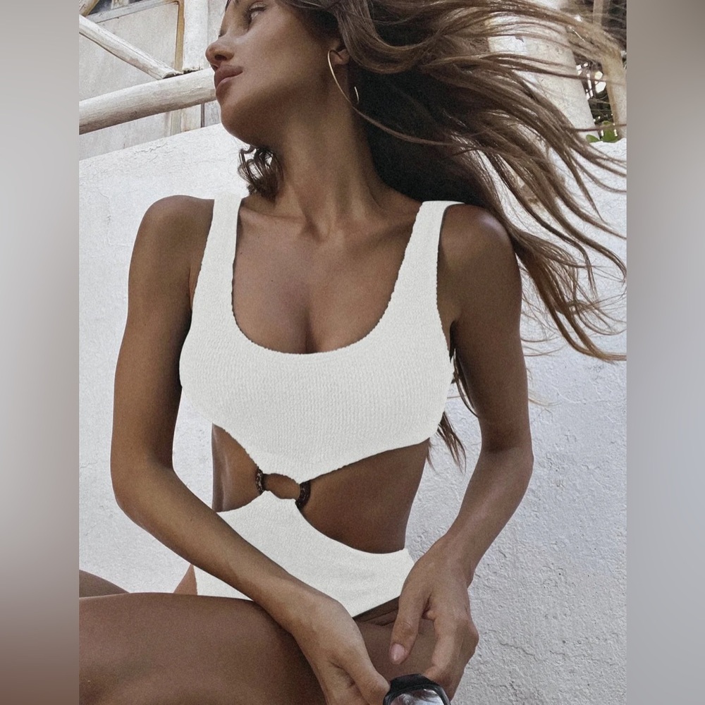 Sanori White Matera One Piece 🥥